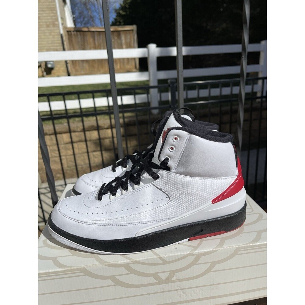Air Jordan 2 Retro OG ‘Chicago’ 2022 - Women’s 11 /Men’s 9.5 (DX2454-106) - VNDS